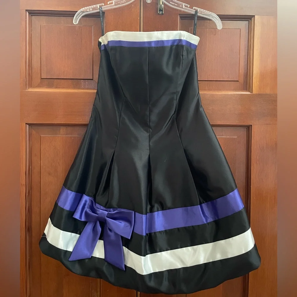 ⭐️HP⭐️Strapless, Short Black, Purple, & White Jessica McClintock Dress with Bow - Picture 5 of 7